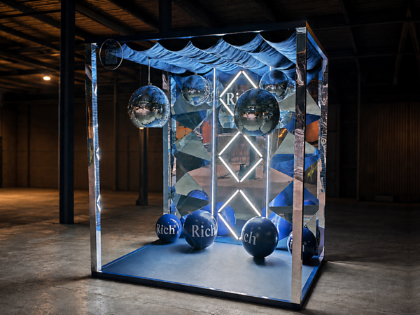 Rich_stand_FINAL_970x728