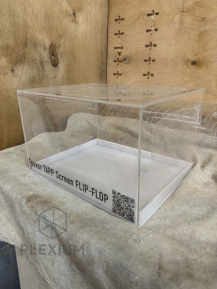 Коробка из прозрачного оргстекла